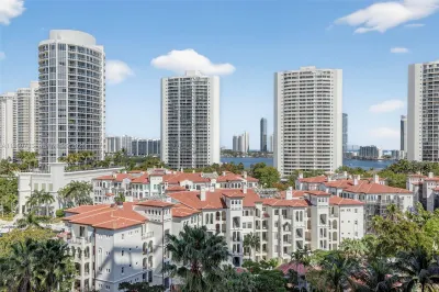 2000 ISLAND Blvd #1109 1