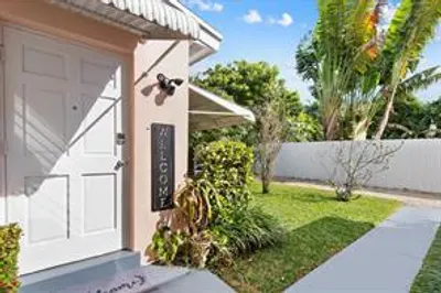 811 SW 26th Court #B 1