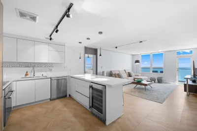 10185 Collins Ave #919 1