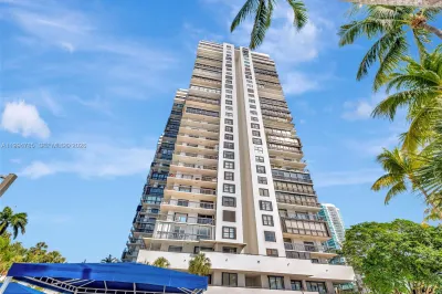 2333 Brickell Ave #305 1