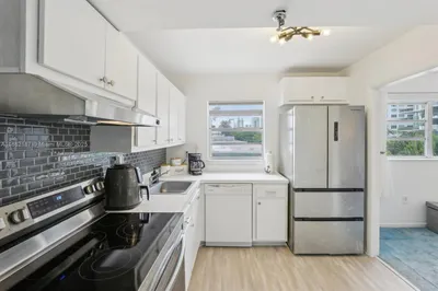 1345 West Avenue #304 1