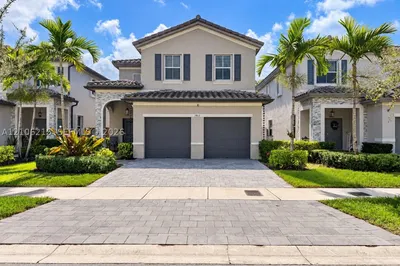 1402 SE 26th Ter 1