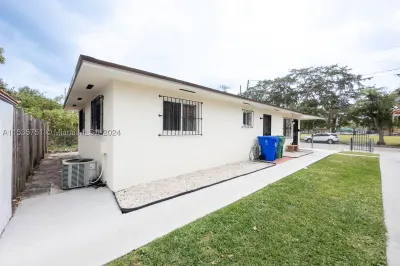 2325 NW 29th St #6 1