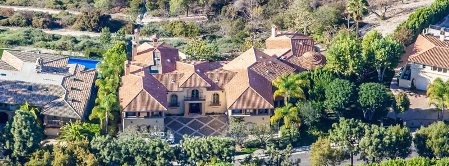 Vanna White’s Zero-Lot-Line Palace