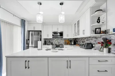 Clean lines and timeless elegance - this modern ki