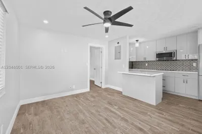 1634 NE 4th Pl 1