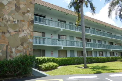 2000 Springdale Boulevard #203 1