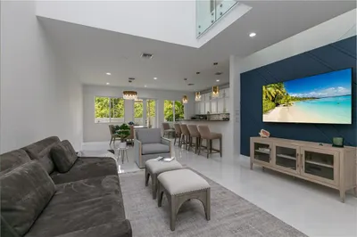 121 SE 7th Avenue #121 1