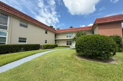 16 Vista Palm Lane #105 1