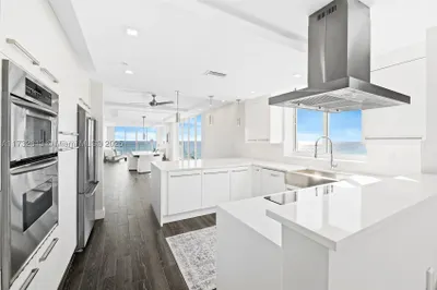 704 N Ocean Blvd #501 1