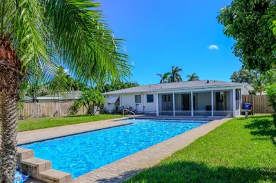 225 E Ilex Dr 1