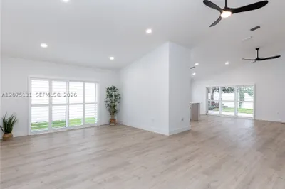 46 Gables Blvd 1