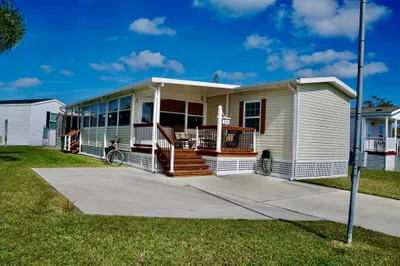 114 Sandhill Boulevard 1