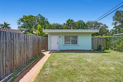 2804 SW 16 Street #COTTAGE 1