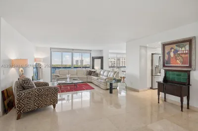 3500 Mystic Pointe Dr #805 1