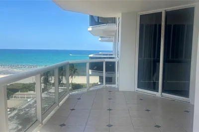 4779 Collins Ave #808 1