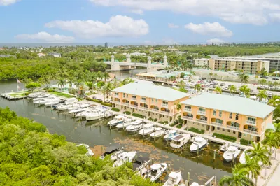 643 Casa Loma Boulevard 1