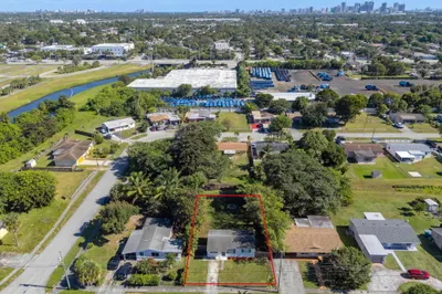 880 NW 33rd Terrace Nw 1