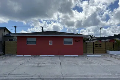 628 N M Street #1 1