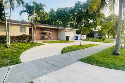 6790 SW 10th Ct #6790 1