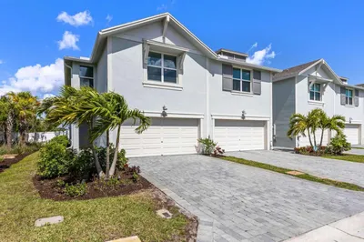 5624 SE Edgewater Cir 1