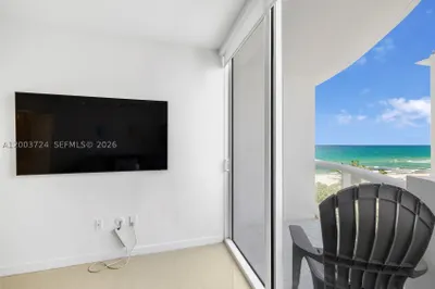 6365 Collins Ave #805 1