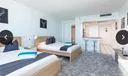 5445 Collins Ave #1135 Photo