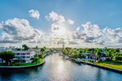 440 Paradise Isle Blvd #402 1