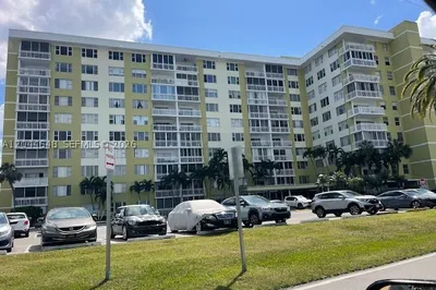4400 Hillcrest Dr #701B 1