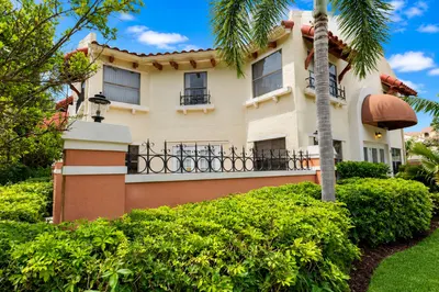 13 Uno Lago Drive 1