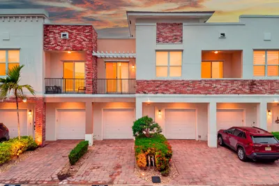 10560 SW Stephanie Way #1208 1