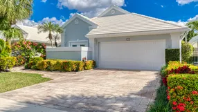 Just Listed | 922 Dickens Place
