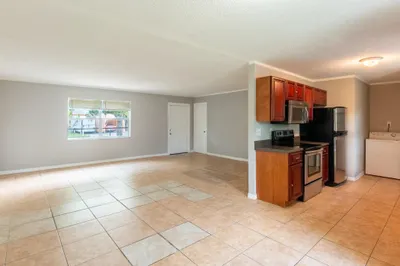 ? Clark-1218 Giller Ave-002