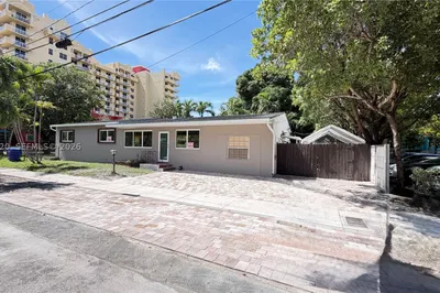 150 SW 41st Ave 1