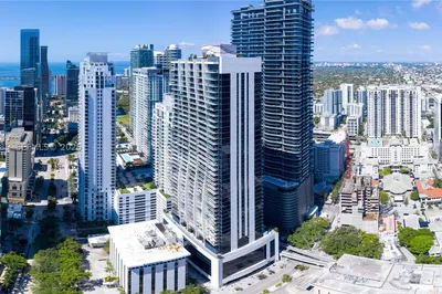 1010 Brickell Ave #3905 1