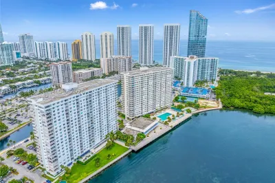 300 Bayview Dr #202 1