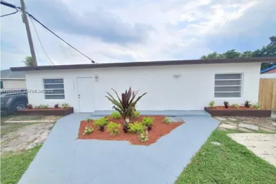 3700 SW 13th Ct #3700 1
