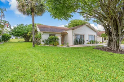 844 Lago Road 1
