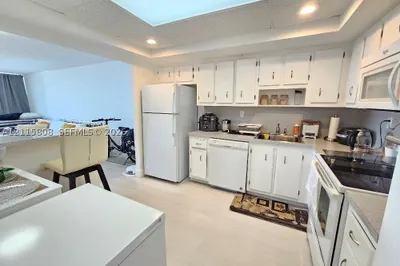 18031 Biscayne Blvd #603 1