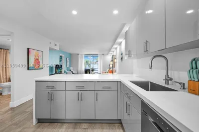400 SE 10th Street #303 1