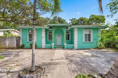 3039 NW 43rd Ter 1