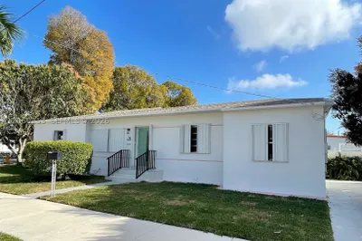 3200 SW 2nd St 0 1