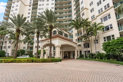 20000 E Country Club Dr #416 1