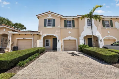 4277 SW Pine Cove Court 1