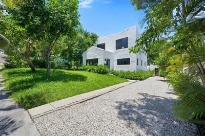 823 33rd Street 1