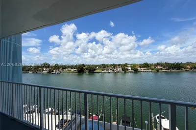 5838 Collins Ave #4A 1