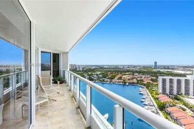 21055 Yacht Club Dr #2704 1