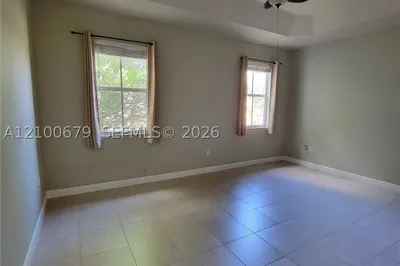 2933 SE 2nd Dr #5 1