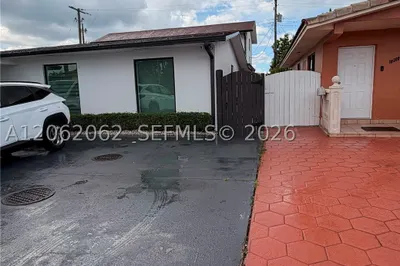 10370 SW 24th St #B 1