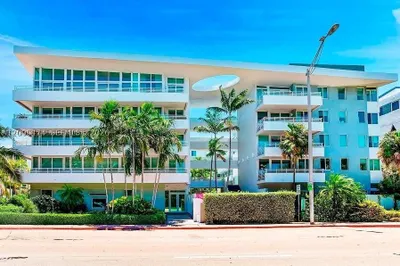 7800 Collins Ave #204 1